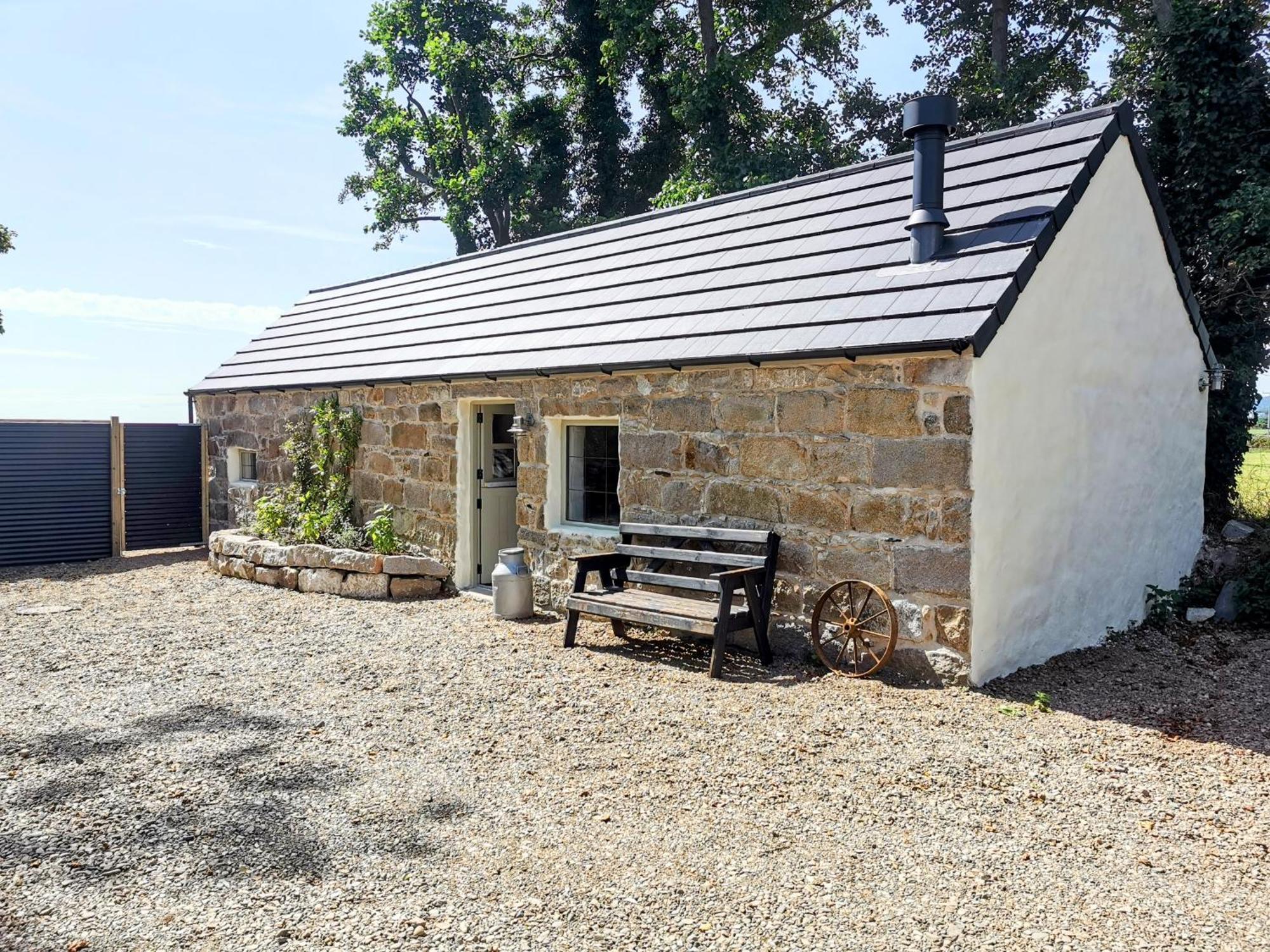 Villa Cosy Couples Retreat At The Coop With Hot Tub à Kilkeel Extérieur photo